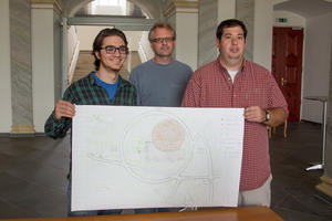 Haben den Plan: Die Studenten der ACBA Samuel Shuler (r.) und Charles Friedmann (l.) mit ihrem Dekan Simeon Warren