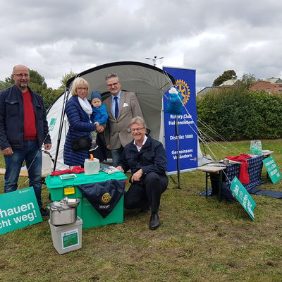 v.l.  Engagement  für  Hilfe  in  Katastrophengebieten:  v.l.  Herbergsleiter  Ingolf  Zander,  die  stell- vertretende  Bürgermeisterin  Sabine  Wendler,  Stadtratsvorsitzender  Guido  Henke  und  Detlef   Schmahl, Präsident des Rotary Clubs Haldensleben